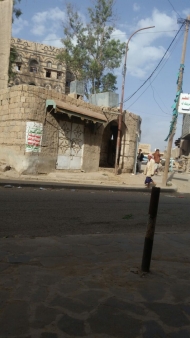 المليشيات تختطف مئات المسافرين من أبناء تعز واب واحتجازهم في سجن القلعة برداع