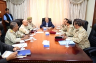 هادي يوجه بسرعة الإعلان عن مراكز استقبال المقاومة لاستيعابهم بالجيش