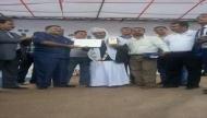 تكريم الفنان ايوب طارش بدرع مهرجان تعز محلى هواك لعام 2014