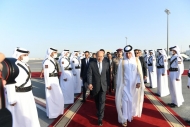 العليمي والوفد المرافق له يغادر الدوحة متوجها إلى السعودية