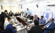 نائب وزير النقل يناقش الترتيبات المتعلقة بمشروع تزويد المسافرين بالإنترنت بمطار عدن