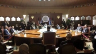 الحكومة اليمنية تطالب المليشيات بالانسحاب من المحافظات والمؤسسات العسكرية