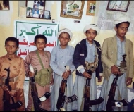 مجموعة من الاطفال الذين تجندهم المليشيا