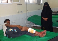 امن القطيع يداهم منزلا من القش يسكنه ايتام ويصيب احد ابنائه بطلقة نارية
