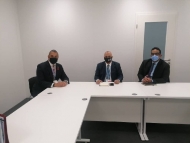 وزير المياه والبيئة يبحث مع وزير الدولة البريطاني سبل حل قضية خزان صافر