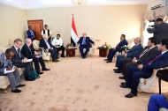 هادي يدعو الامم المتحدة للنزول للواقع وتلمس التسهيلات الحكومية في مختلف الموانئ والمنافذ