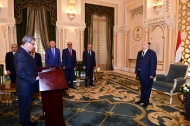 عدداً من السفراء يؤدون اليمين الدستورية امام الرئيس هادي