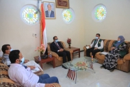 وزير الصحة يناقش دعم المشاريع الصحية مع فريق مركز الملك سلمان بمأرب