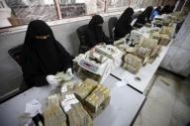 انهيار الاقتصاد اليمني وارتفاع مخيف باسعار السلع الغذائية والمشتقات النفطية